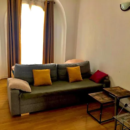 Cosy In Apartment Paris